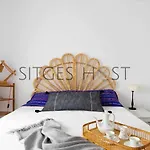 Con Patio Y A 5 Minutos De La Playa Apartment Sitges