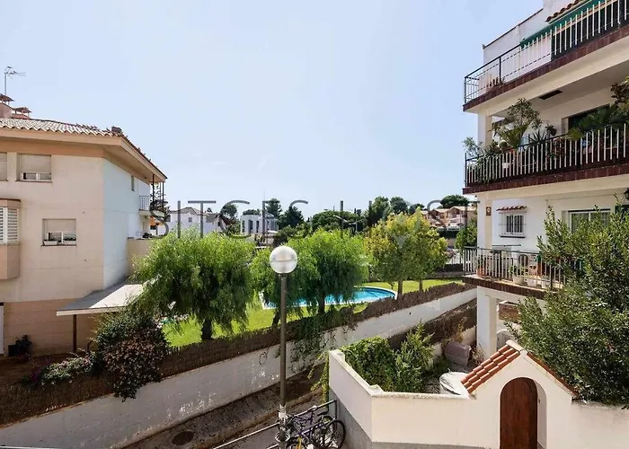 Con Patio Y A 5 Minutos De La Playa Daire